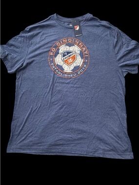 New Men’s soft FC Cincinnati soccer t-shirt XL
